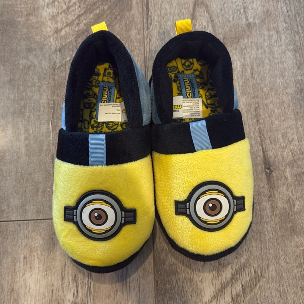 Kids minion slippers